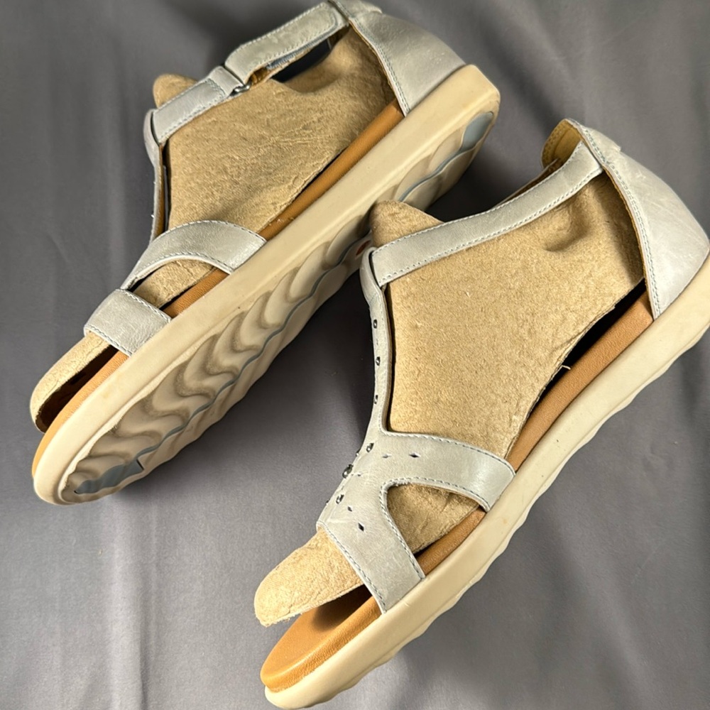 Unstructured by Clarks gray leather beaded ankle sandals - Picture 6 of 8